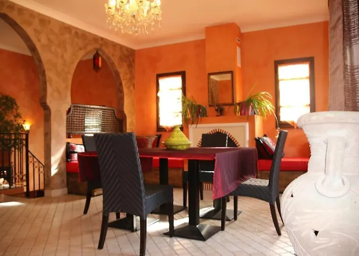 摩洛哥传统庭院住宅 Ifrane, 7 Au Village Naturiste Couple Only